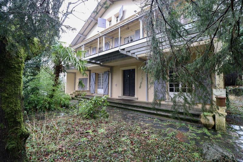 Maison - 298 m² - 9 pièces