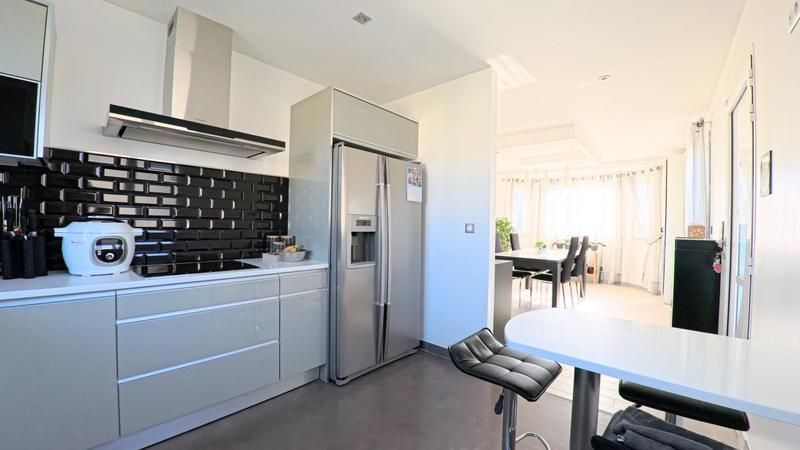 Maison - 191 m² - 6 pièces