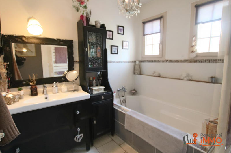 Maison - 90 m² - 8 pièces