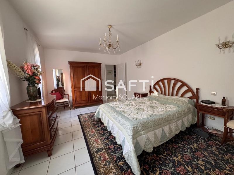 Maison - 235 m² - 7 pièces