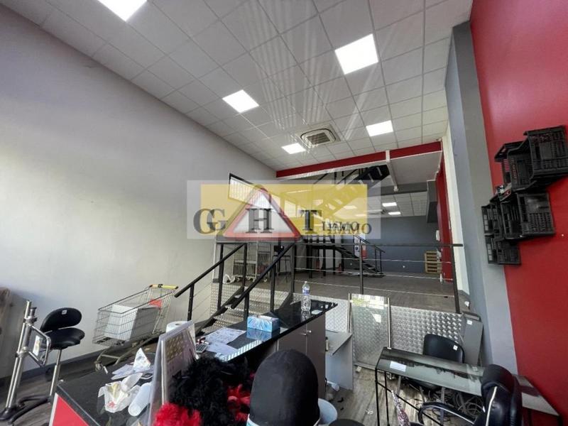 Local commercial - 966 m²