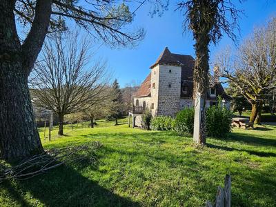 Propriété - 243 m² - 9 pièces