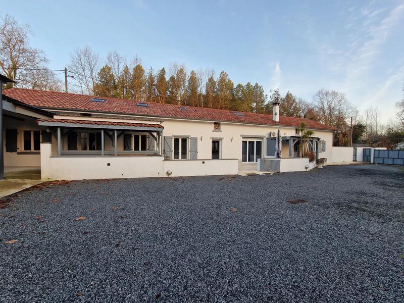 Maison - 214 m² - 7 pièces