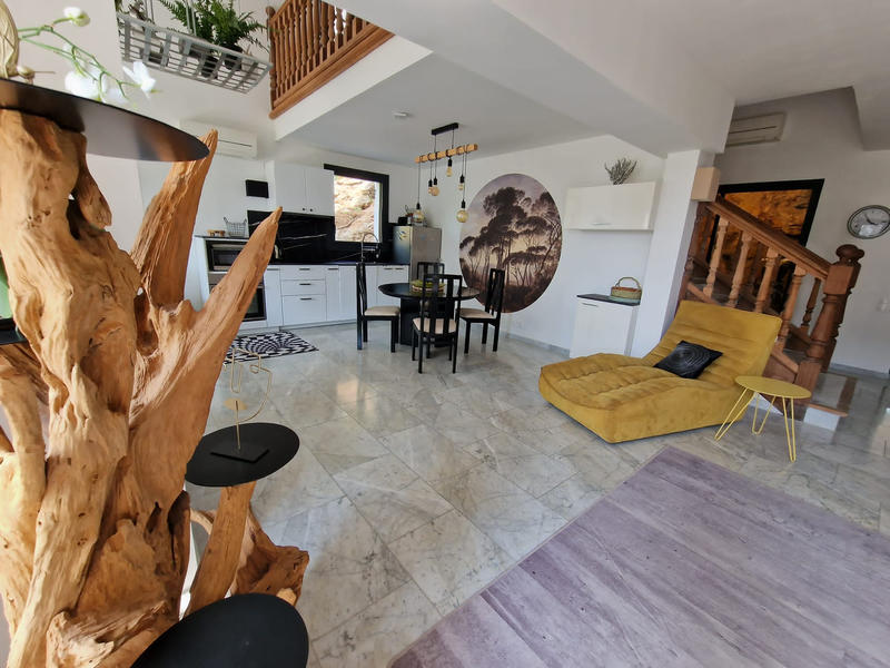 Maison - 213 m² - 6 pièces