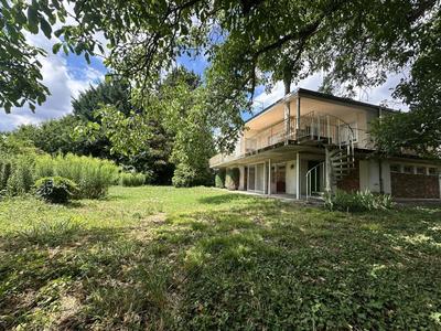 Maison traditionnelle - 160 m² - 4 pièces