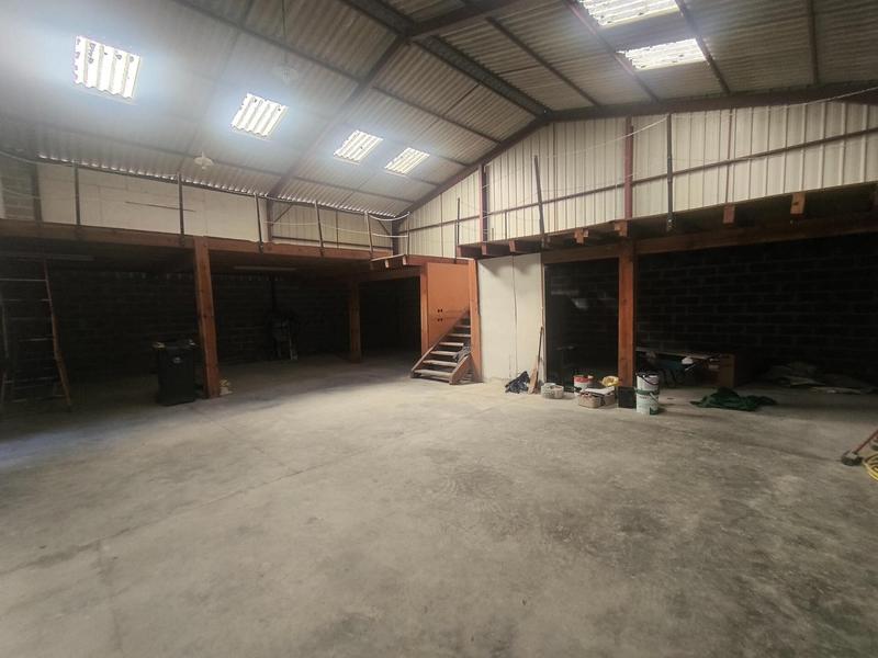 Local commercial - 250 m² - 4 pièces