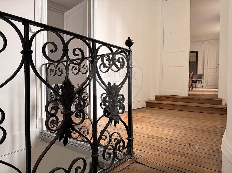 Propriété - 556 m² - 19 pièces