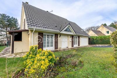 Maison - 243 m² - 8 pièces