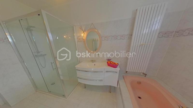 Maison traditionnelle - 140 m² - 5 pièces