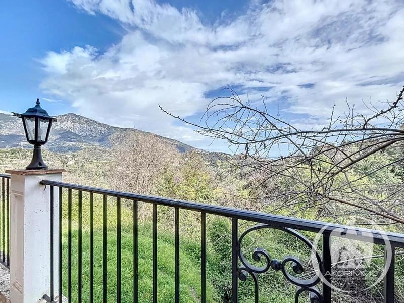 Villa - 300 m² - 8 pièces