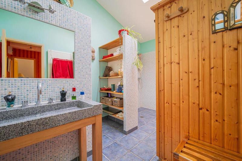 Maison traditionnelle - 240 m² - 12 pièces