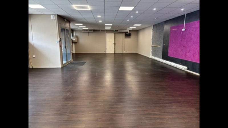 Local d'activité / Entrepôt - 322 m²