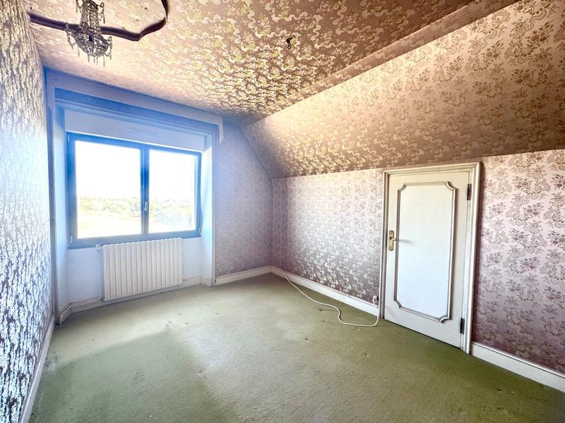 Maison - 252 m² - 9 pièces