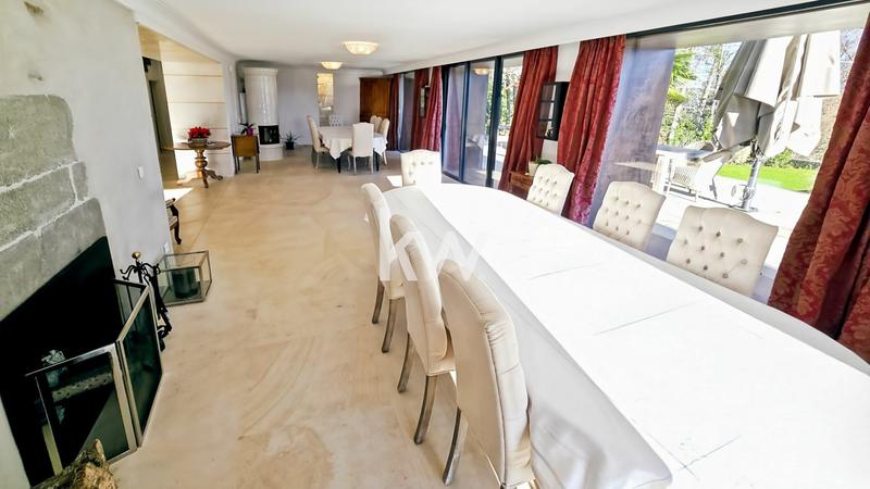 Maison - 600 m² - 10 pièces