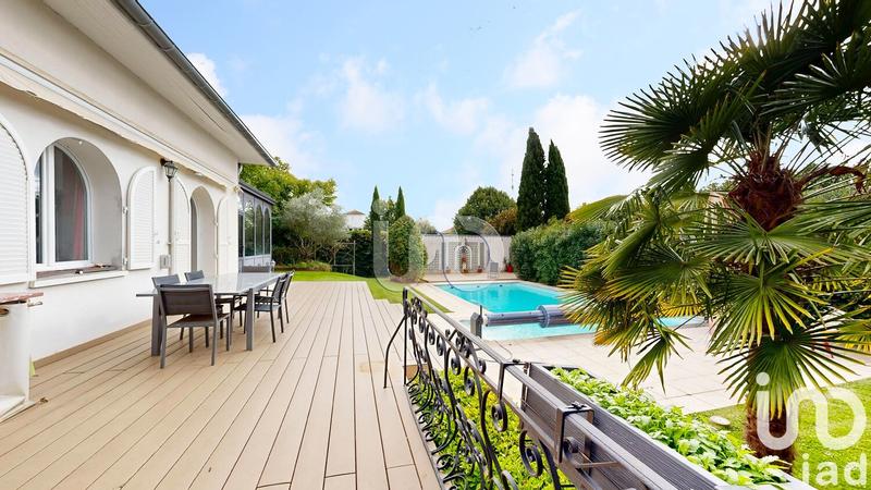 Maison - 280 m² - 8 pièces