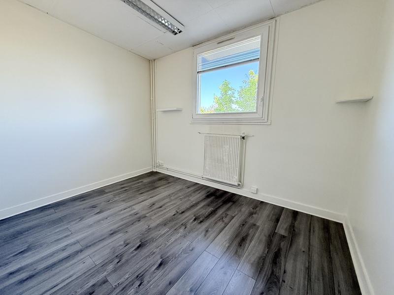 Local d'activités - 84 m² - 5 pièces