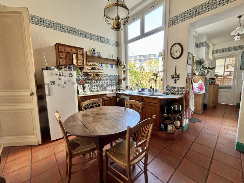 Maison - 326 m² - 11 pièces