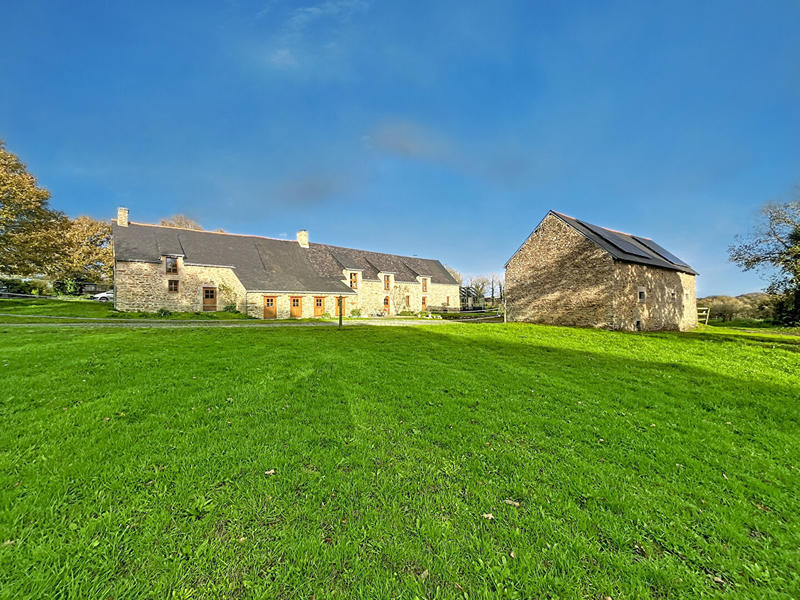 Maison - 418 m² - 15 pièces