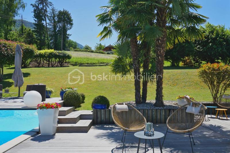 Demeure - 234 m² - 6 pièces