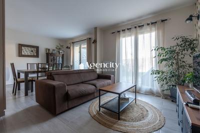 Maison - 99 m² - 5 pièces