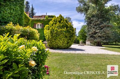 Maison - 300 m² - 12 pièces