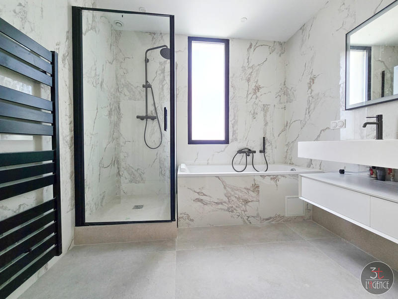 Maison contemporaine - 210 m² - 6 pièces