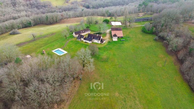 Maison - 329 m² - 2 pièces