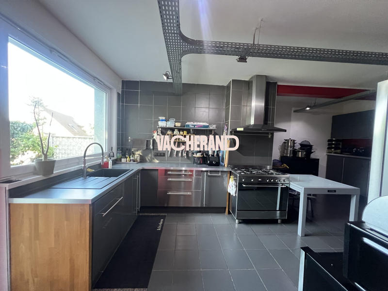 Maison - 250 m² - 6 pièces