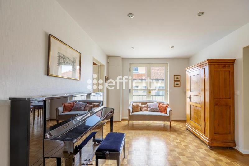 Maison - 288 m² - 9 pièces