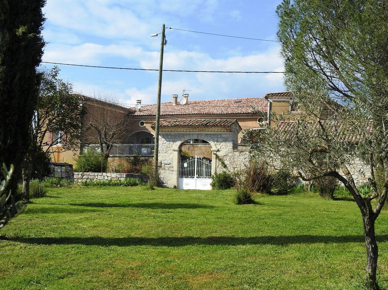 Mas - 400 m² - 20 pièces