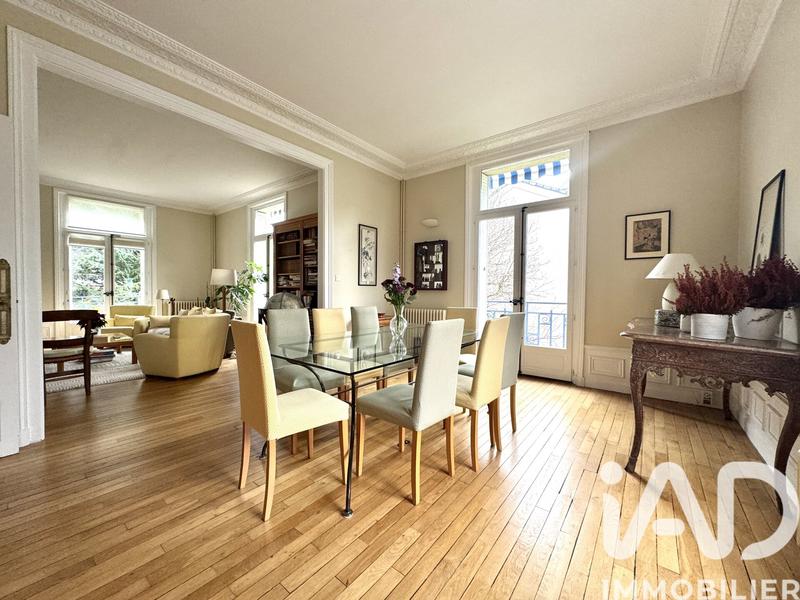 Maison - 262 m² - 9 pièces