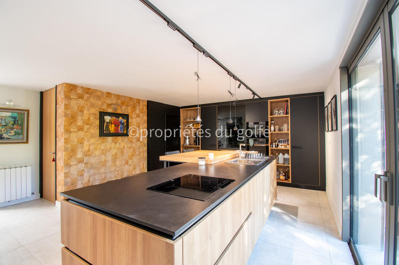 Maison - 210 m² - 5 pièces