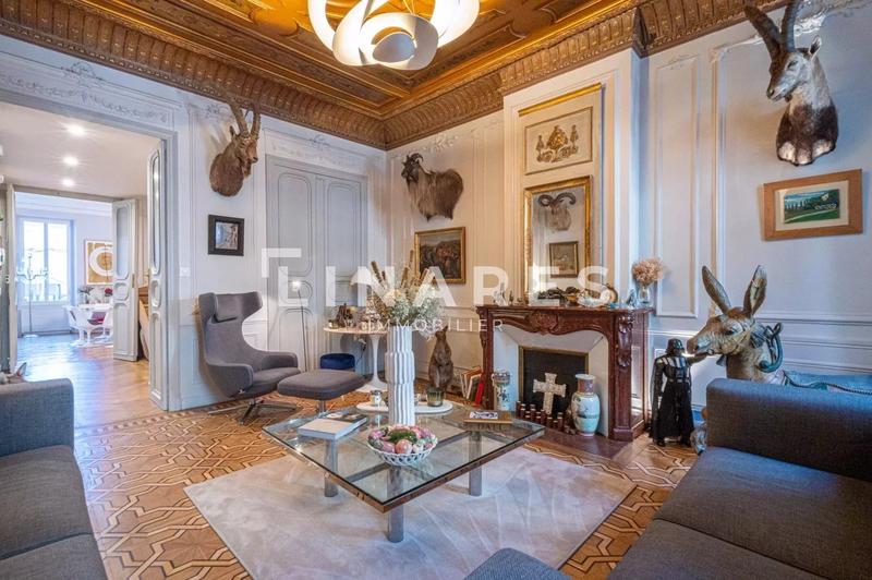 Appartement - 245 m² - 7 pièces