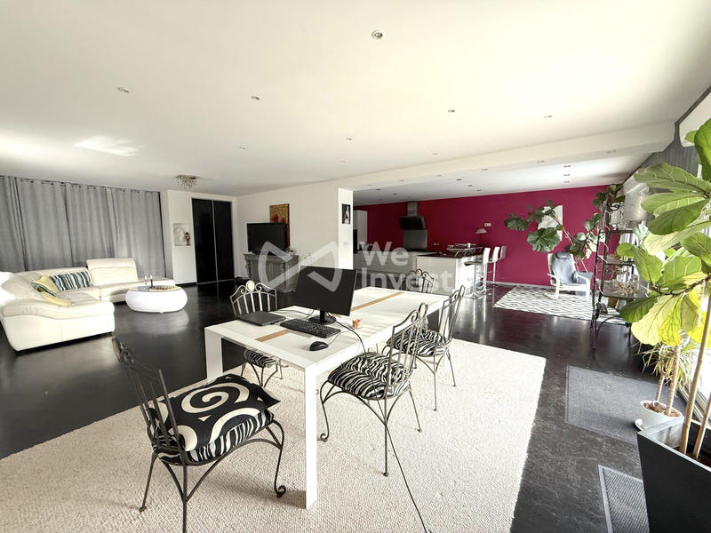 Maison - 215 m² - 6 pièces