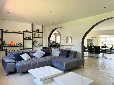 Villa - 280 m² - 8 pièces