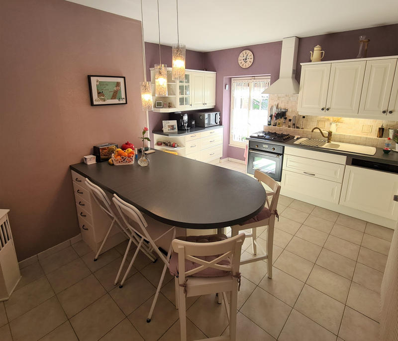 Maison - 230 m² - 9 pièces