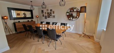 Maison - 267 m² - 7 pièces