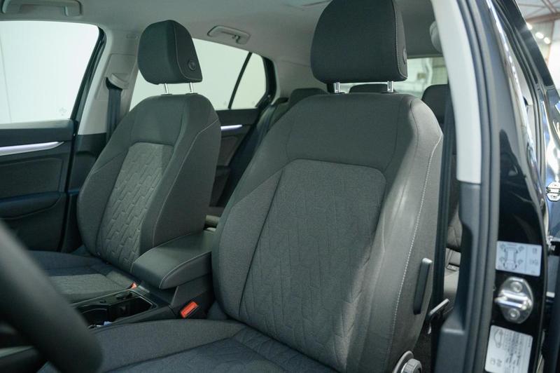 Volkswagen Golf 1.5 eHybrid 204 Dsg6 Vw Edition