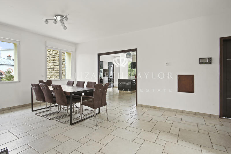 Maison - 450 m² - 11 pièces