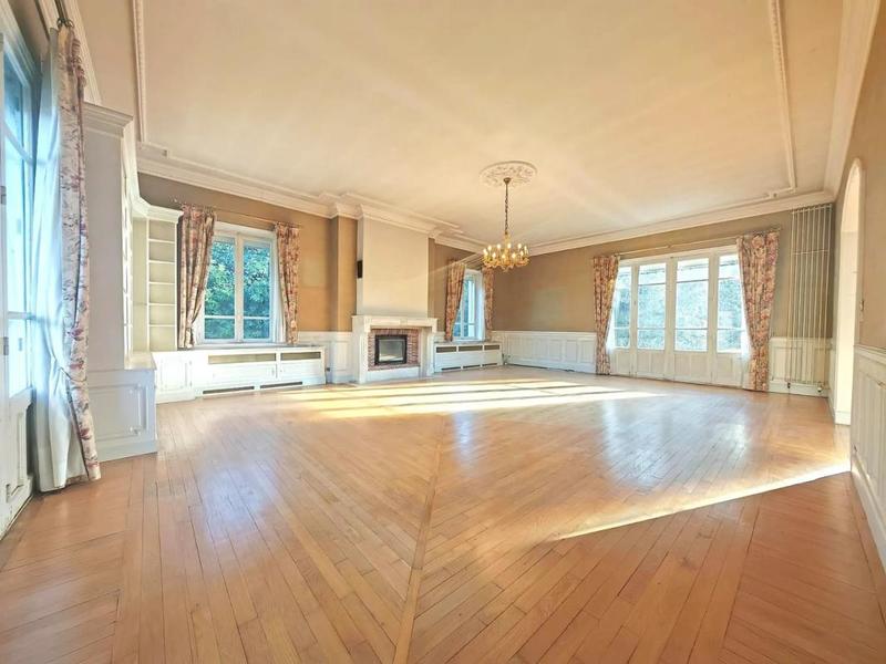 Demeure - 338 m² - 10 pièces
