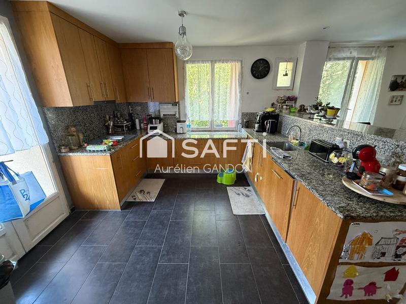 Maison - 184 m² - 9 pièces