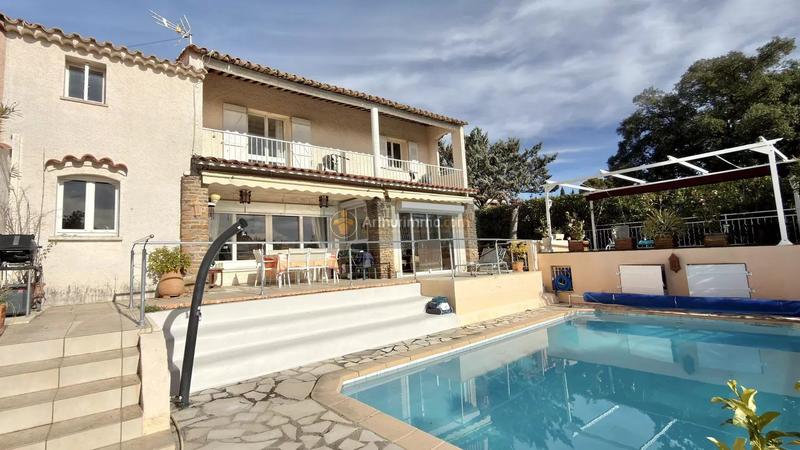 Maison - 540 m² - 4 pièces