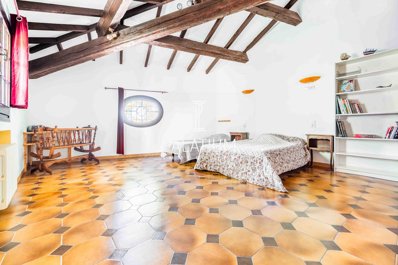 Château - 469 m² - 9 pièces