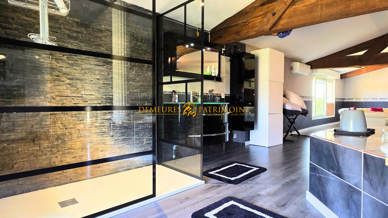 Maison - 700 m² - 9 pièces