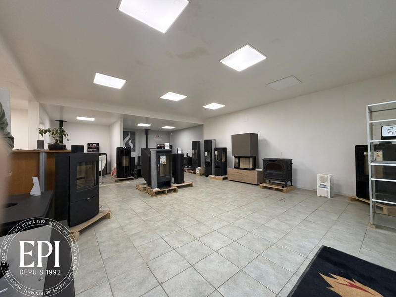 Local commercial - 588 m²