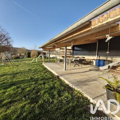 Maison - 234 m² - 8 pièces