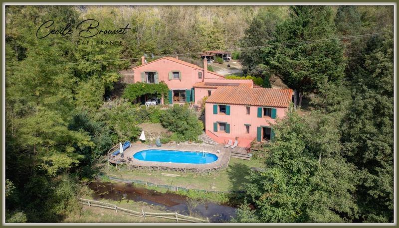 Mas - 274 m² - 10 pièces