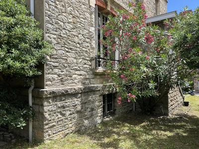 Maison - 280 m² - 9 pièces