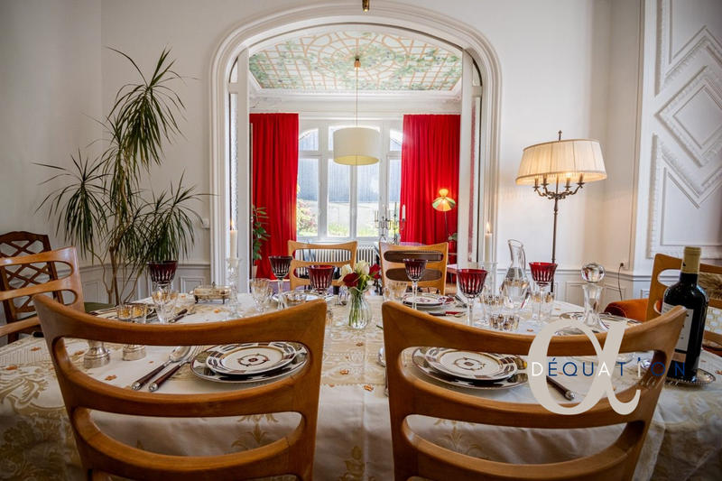 Maison - 350 m² - 10 pièces