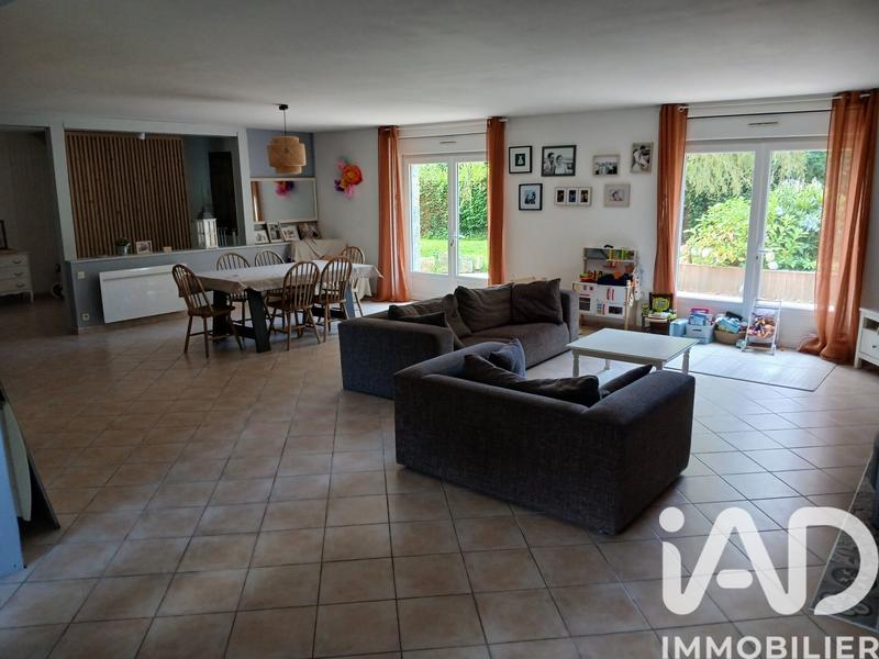 Maison - 240 m² - 8 pièces